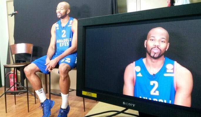 alex-tyus-anadolu-efes-istanbul-media-day-2015-eb15