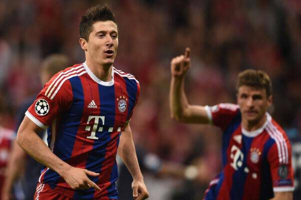 MUNICH, GERMANY - APRIL 21:  Robert Lewandowski of Bayern Muenchen celebrates scoring the fifth goal during the UEFA Champions League Quarter Final Second Leg match between FC Bayern Muenchen  and FC Porto at Allianz Arena on April 21, 2015 in Munich, Germany.  (Photo by Dennis Grombkowski/Bongarts/Getty Images)