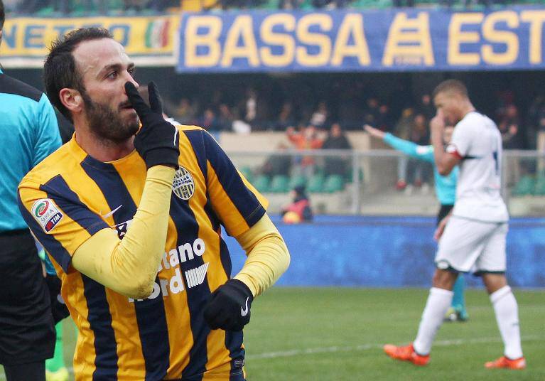 Verona's Giampaolo Pazzini jubilates after scoring the goal during the Italian Serie A soccer match Hellas Verona FC vs Genoa CFC at Bentegodi stadium in Verona, Italy, 24 January 2016. ANSA/FILIPPO VENEZIA