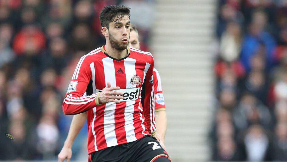 Sunderland's Argentinian midfielder Ricardo Alvarez passes the ball during the English Premier League football match between Sunderland and West Bromwich Albion at the Stadium of Light in Sunderland, north east England on February 21, 2015. AFP PHOTO / IAN MACNICOL RESTRICTED TO EDITORIAL USE. NO USE WITH UNAUTHORIZED AUDIO, VIDEO, DATA, FIXTURE LISTS, CLUB/LEAGUE LOGOS OR "LIVE" SERVICES. ONLINE IN-MATCH USE LIMITED TO 45 IMAGES, NO VIDEO EMULATION. NO USE IN BETTING, GAMES OR SINGLE CLUB/LEAGUE/PLAYER PUBLICATIONS. (Photo credit should read Ian MacNicol/AFP/Getty Images)