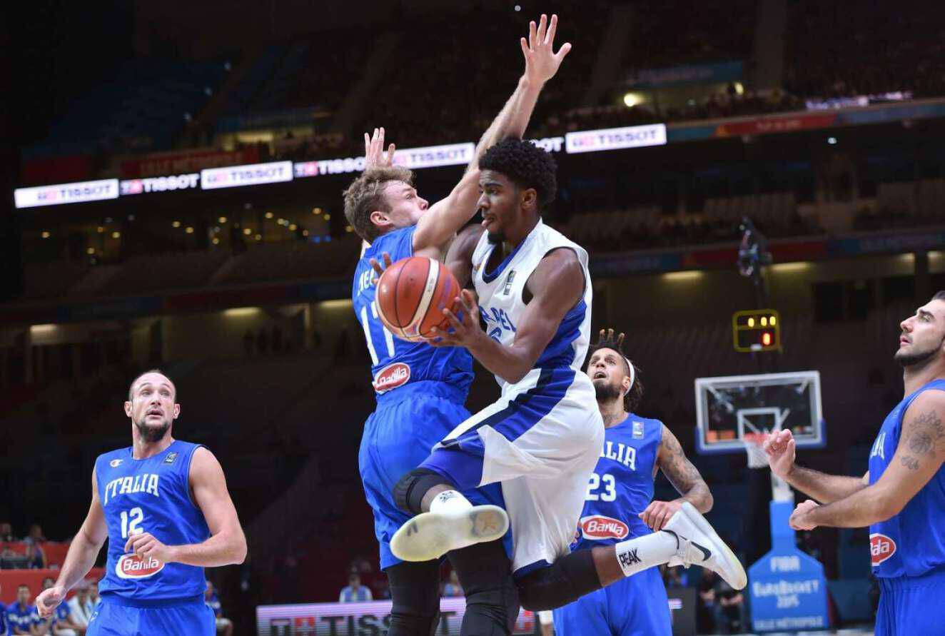 Italy's power forward Nicolo Melli (C-L) defends against Israel's shooting guard Shawn Dawson (C-R) during the round of 16 basketball match between Israel and Italy at the EuroBasket 2015 in Lille, northern France, on September 13, 2015. AFP PHOTO / PHILIPPE HUGUEN (Photo credit should read PHILIPPE HUGUEN/AFP/Getty Images)