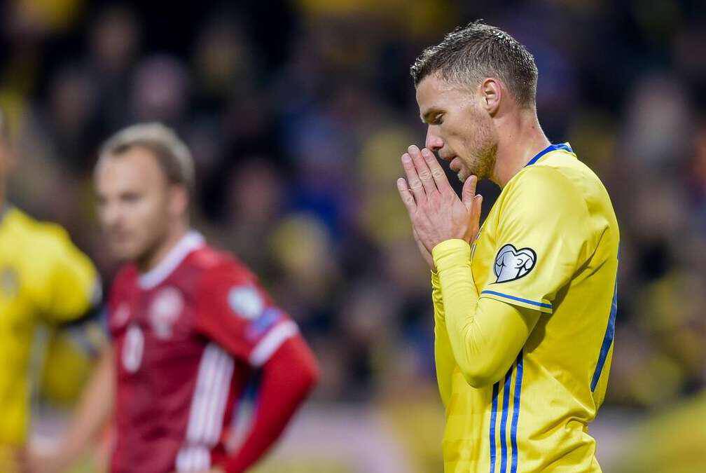 Fußball, EM Quali, Schweden - Dänemark 151114 Sveriges Marcus Berg deppar efter missad malchans under fotbollsmatchen i EM-kvalets playoff mellan Sverige och Danmark den 14 november 2015 i Stockholm. PUBLICATIONxINxGERxSUIxONLY Copyright: JoelxMarklund BB151114JM009 Football euro Qualif Sweden Denmark 151114 Sveriges Marcus mountain deppar efter missad malchans Under fotbollsmatchen I euro Playoff Periods Sverige och Danmark the 14 November 2015 I Stockholm PUBLICATIONxINxGERxSUIxONLY Copyright JoelxMarklund