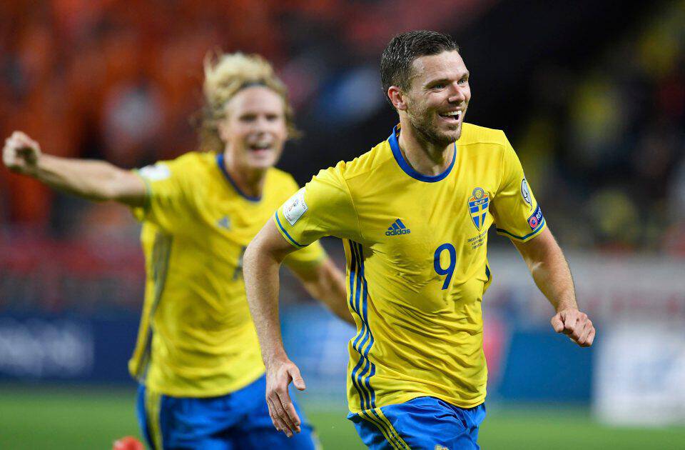 epa05527654 Sweden's Marcus Berg and Oscar Hiljemark (L) cheer after Berg's 1-0 goal during the FIFA World Cup 2018 qualifying soccer match Sweden vs Netherlands at the Friends Arena in Stockholm, Sweden, September 6, 2016. EPA/Pontus Lundahl SWEDEN OUT