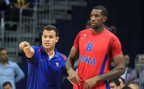 ISTANBUL, TURKEY - SEPTEMBER 25:  Head coach of CSKA Moscow Dimitris Itoudis (L) speaks with Demetris Nichols (8) during the International Gloria Cup match between Fenerbahce Ulker and CSKA Moscow at Ulker Sports Arena in Istanbul, Turkey on September 25, 2014. (Photo by Ahmet Dumanli/Anadolu Agency/Getty Images)