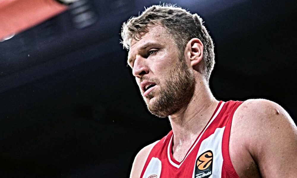 Το σύντομο σχόλιο του Βεζένκοφ για τη μεταγραφή του Χέις-Ντέιβις!